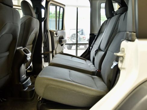 Used 2024 Jeep Wrangler Unlimited AWD/4WD image 20