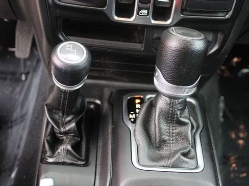 Used 2022 Jeep Wrangler Unlimited Sport AWD/4WD image 16