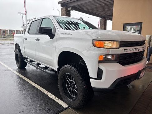 Used 2020 Chevrolet Silverado 1500 Custom w/ Custom Value Package image 1