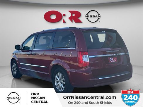 Used 2015 Chrysler Town & Country Limited Platinum image 7