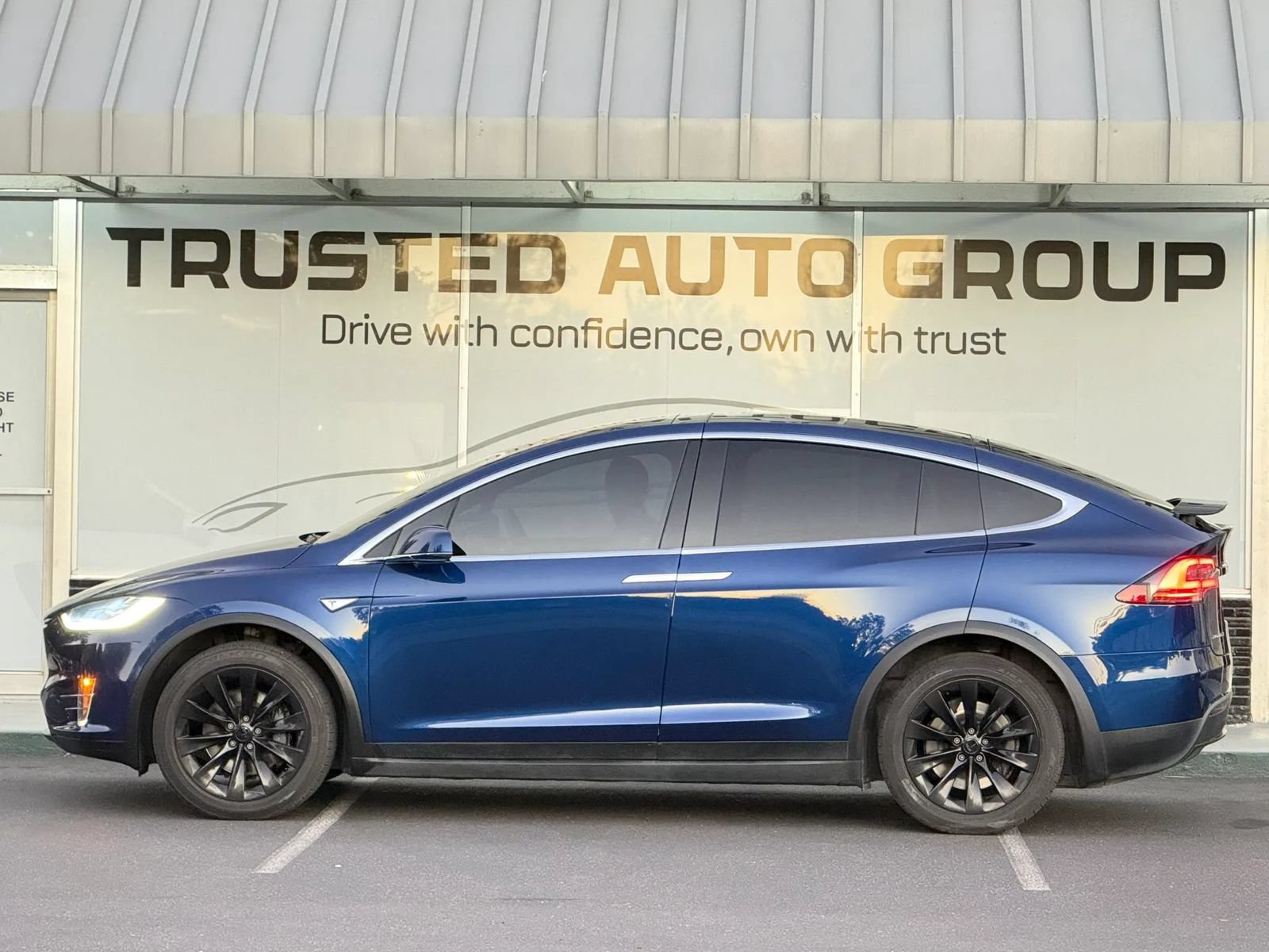 Used 2016 Tesla Model X 90D AWD/4WD image 4