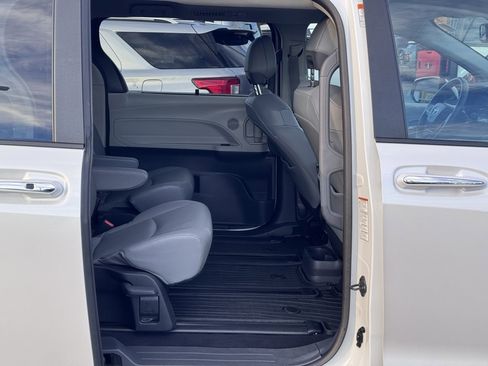 Used 2024 Toyota Sienna XLE image 27