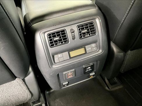 Used 2018 Nissan Pathfinder Platinum image 35