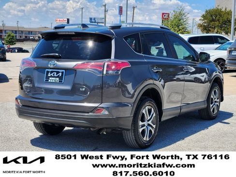 Used 2017 Toyota RAV4 LE FWD image 4