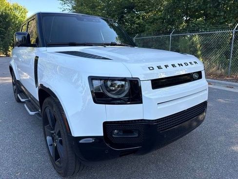 Used 2024 Land Rover Defender 130 X-Dynamic SE AWD/4WD image 5