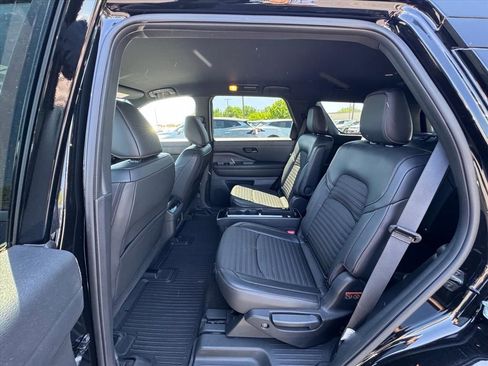 Used 2024 Nissan Pathfinder Rock Creek image 11