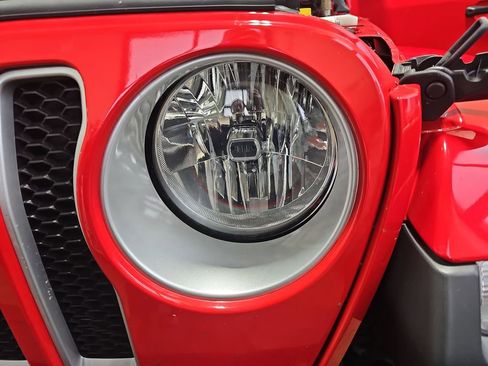 Used 2022 Jeep Wrangler Unlimited Sahara w/ Cold Weather Group image 31