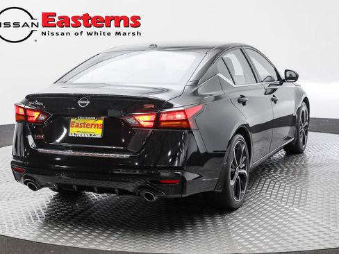 Used 2023 Nissan Altima 2.5 SR w/ SR Premium Package image 13