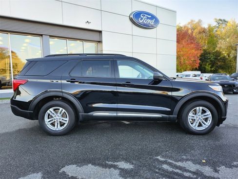 Used 2023 Ford Explorer XLT w/ Equipment Group 202A image 6