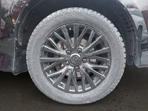 Used 2018 Lexus LX 570 4WD image 9