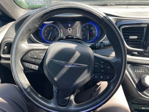 Used 2019 Chrysler Pacifica Limited w/ Advanced Safetytec Group FWD image 15