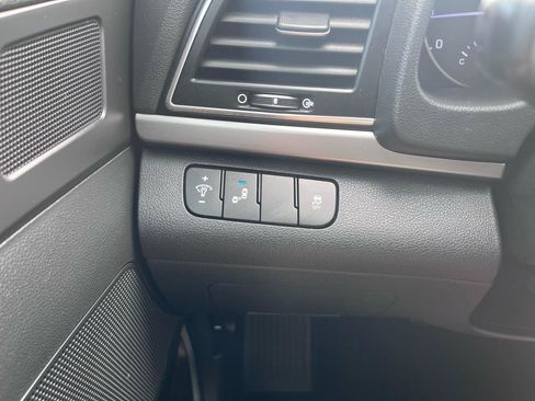 Used 2017 Hyundai Elantra Value Edition FWD image 27