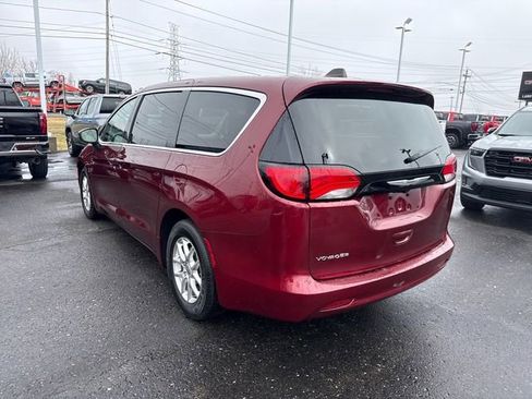 Used 2023 Chrysler Voyager LX image 3