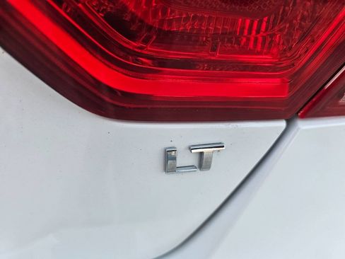 Used 2017 Chevrolet Impala LT FWD image 10