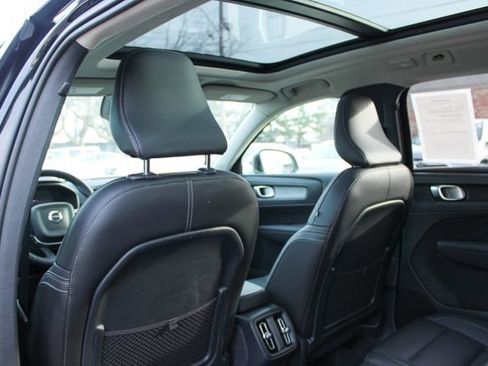 Used 2025 Volvo XC40 B5 Core image 35