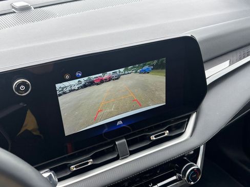 Used 2025 Chevrolet Equinox LT FWD image 24