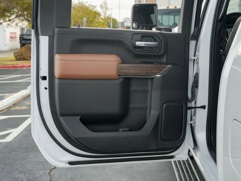 Used 2023 Chevrolet Silverado 3500 High Country w/ LPO, Hitch Package image 39