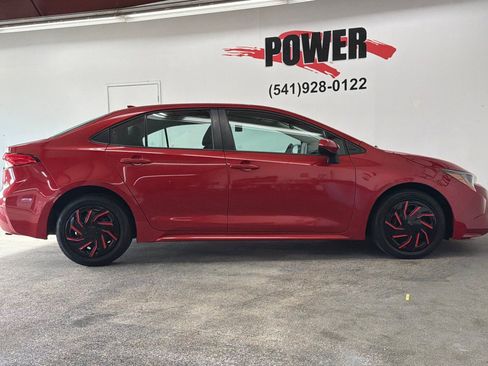 Used 2020 Toyota Corolla LE FWD image 2