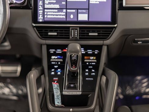 Used 2021 Porsche Cayenne GTS image 40