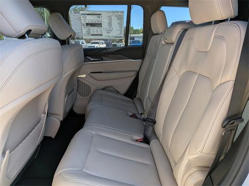 New 2025 Jeep Grand Cherokee Limited w/ Luxury Tech Group II image 14