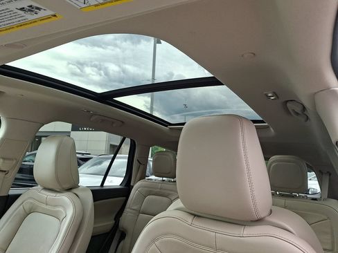 Certified 2023 Lincoln Aviator Reserve w/ Equipment Group 201A AWD/4WD image 15