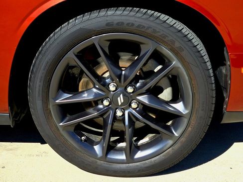 Used 2022 Dodge Challenger SXT w/ Plus Package image 7