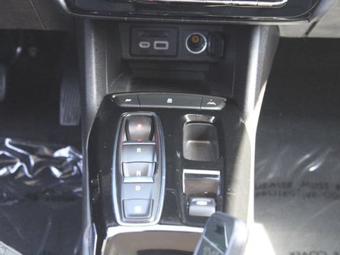 Used 2023 Chevrolet Bolt EUV LT FWD image 17