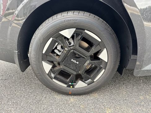 New 2026 Kia Carnival EX image 16