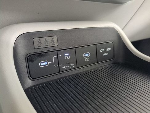 Used 2025 Hyundai Kona SEL FWD image 29
