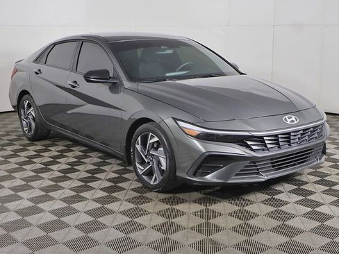 Used 2025 Hyundai Elantra Sport FWD image 44
