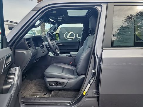 Used 2024 Lexus GX 550 w/ Cold Area Package AWD/4WD image 8