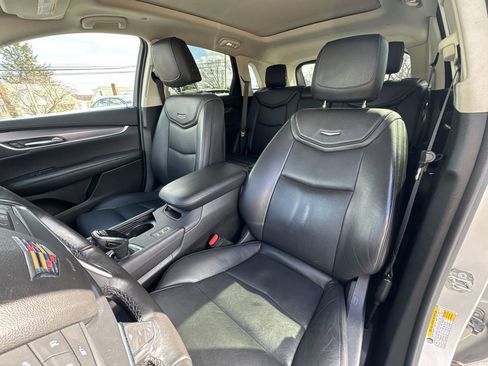 Used 2019 Cadillac XT5 Premium Luxury image 2