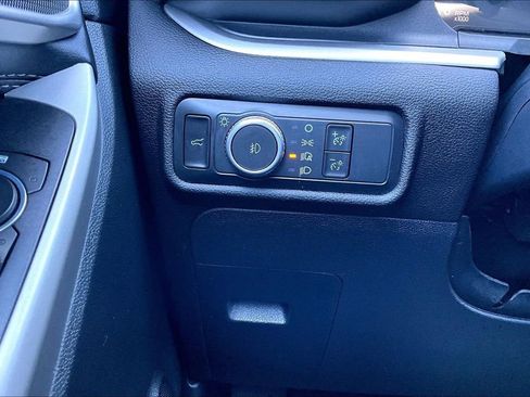 Used 2022 Ford Explorer XLT w/ Equipment Group 202A AWD/4WD image 38