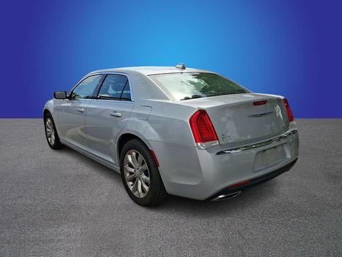 Used 2019 Chrysler 300 Touring w/ Driver Convenience Group AWD/4WD image 5