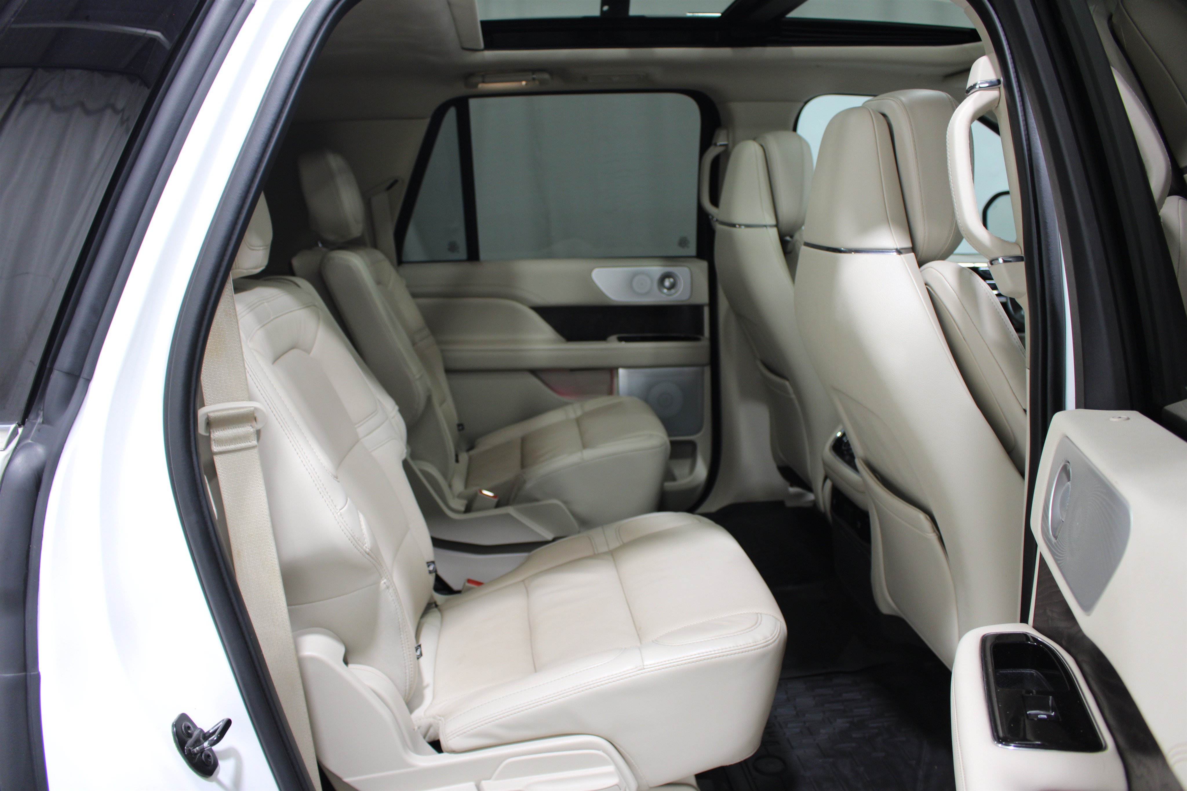 Used 2021 Lincoln Navigator L Reserve AWD/4WD image 28