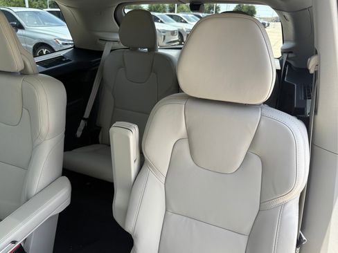 New 2026 Volvo XC90 B5 Ultra image 21