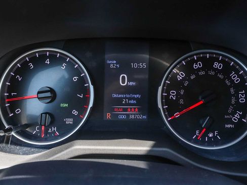 Used 2022 Toyota RAV4 XLE w/ Convenience Package FWD image 31