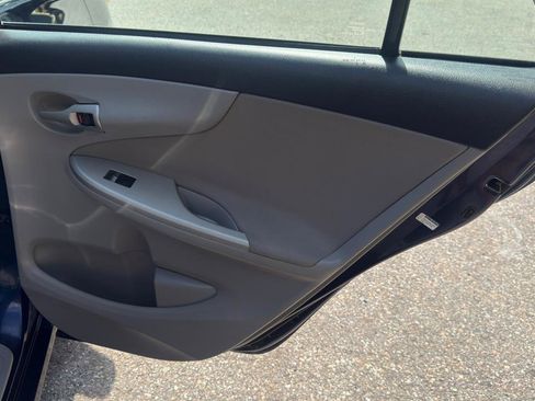 Used 2013 Toyota Corolla LE FWD image 34