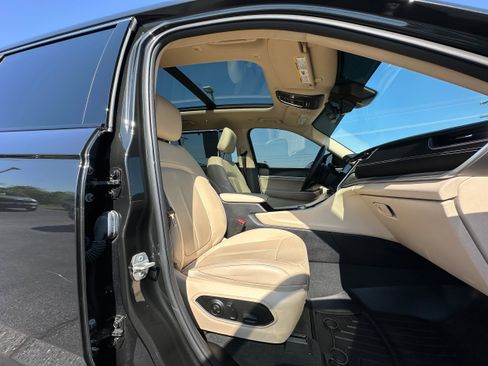 Used 2022 Jeep Grand Cherokee L Limited w/ Luxury Tech Group II AWD/4WD image 22