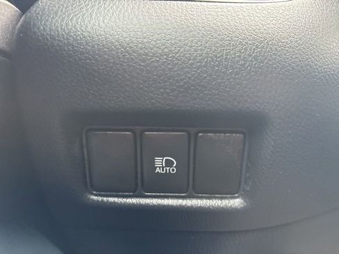 Used 2020 Toyota C-HR LE FWD image 15