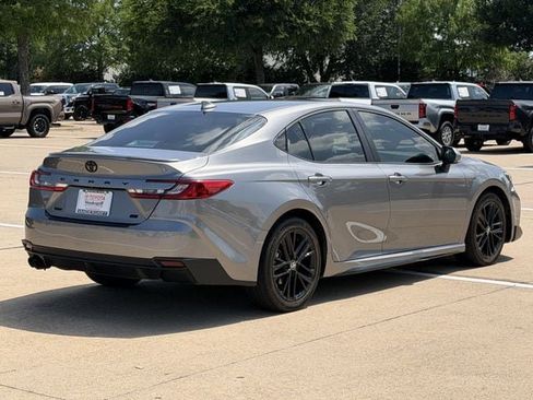 Used 2025 Toyota Camry SE w/ Convenience Package FWD image 4