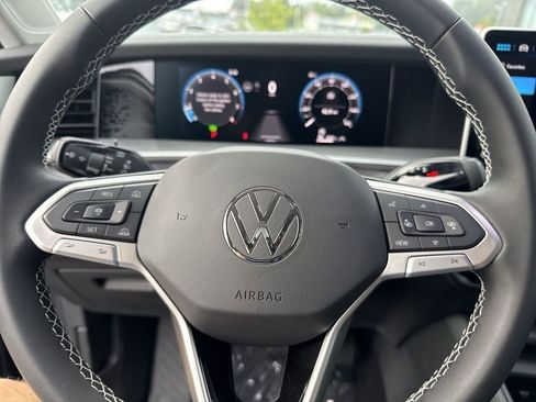 New 2025 Volkswagen Tiguan SE image 16