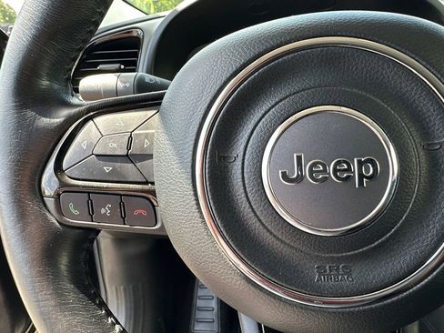 Used 2017 Jeep Renegade Altitude FWD image 25