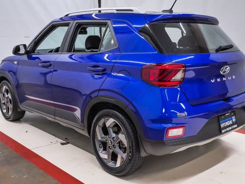 Certified 2024 Hyundai Venue SEL image 8