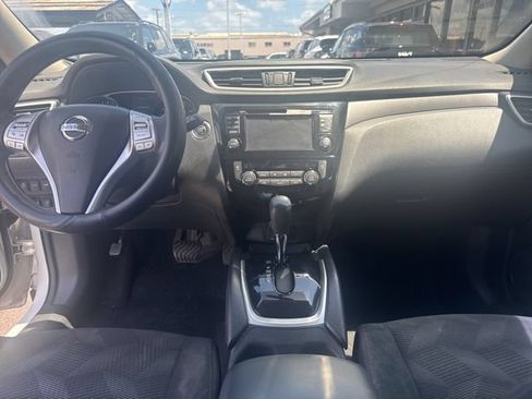 Used 2015 Nissan Rogue SV w/ SV Premium Package FWD image 16