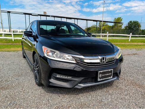 Used 2017 Honda Accord Sport image 3