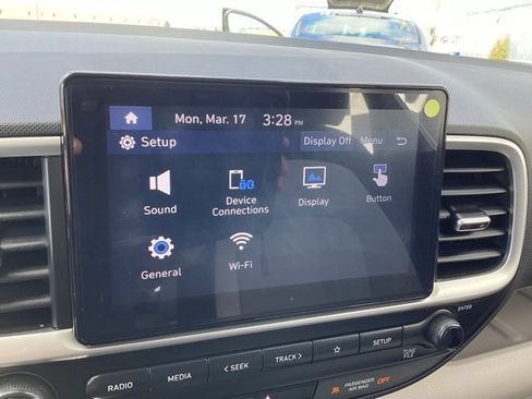 Used 2022 Hyundai Venue SEL w/ Cargo Package image 16