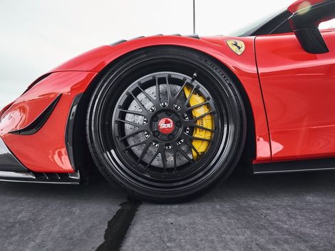 Used 2022 Ferrari SF90 Spider image 3