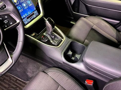 Used 2022 Subaru Outback Premium image 17