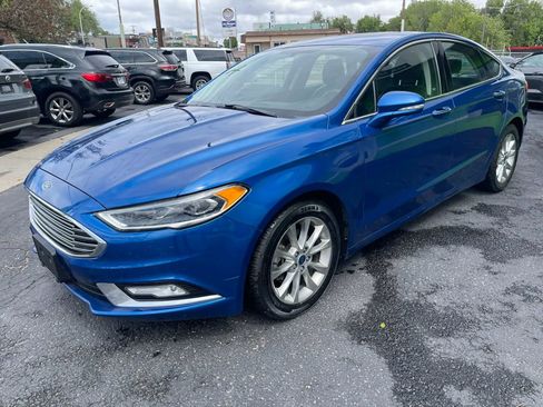 Used 2017 Ford Fusion SE w/ Fusion SE Technology Package FWD image 4